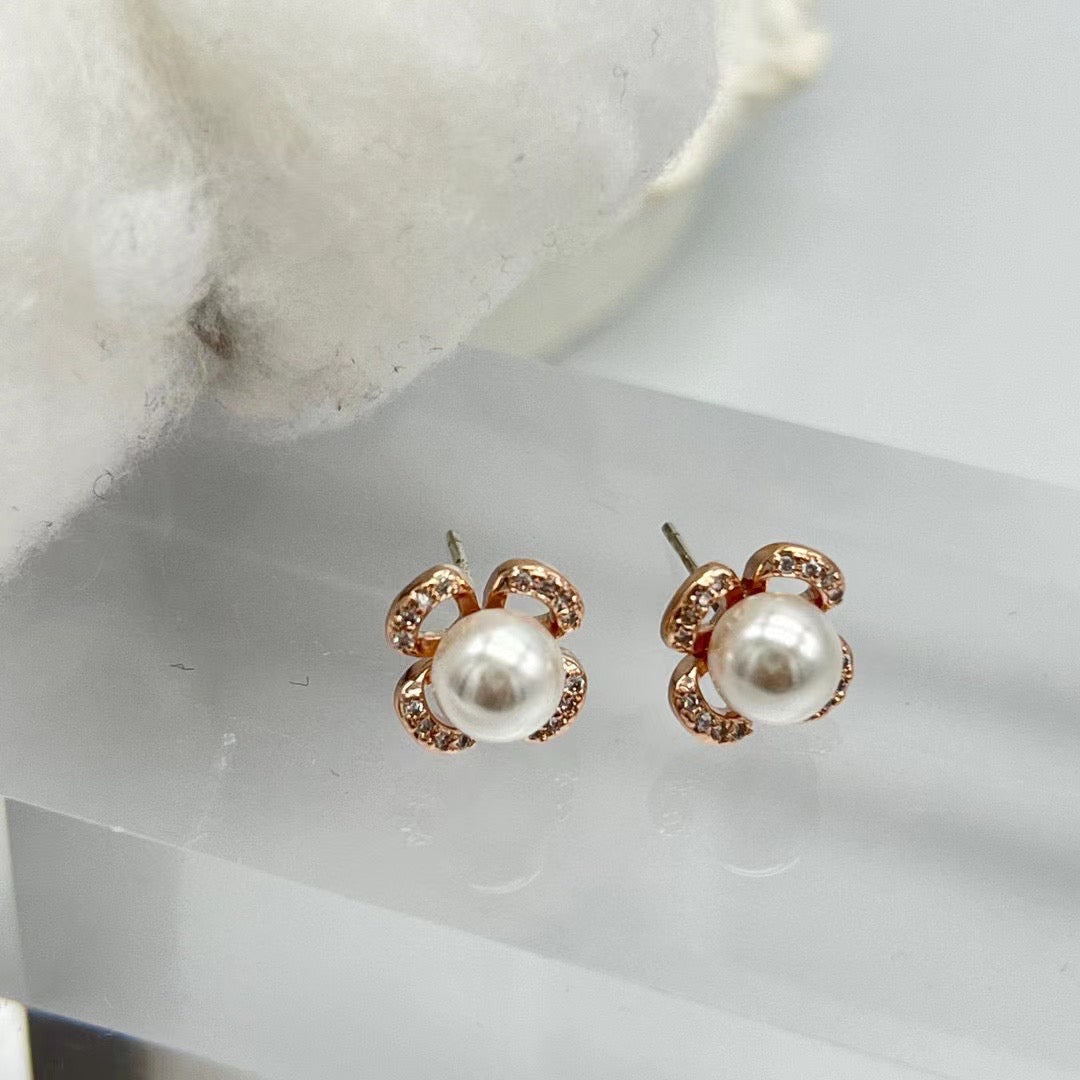 ❣ 水晶珍珠鑲鑽花朵耳環 ❣ (E250309)