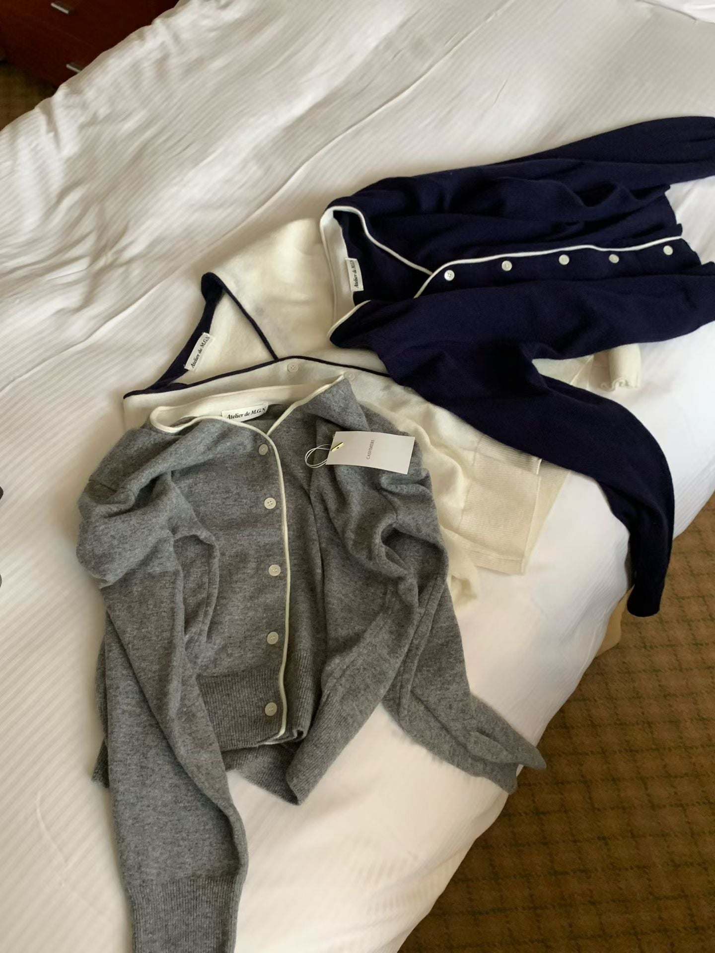 ♡ 優雅V領撞色滾邊開襟衫♡ (C251033)