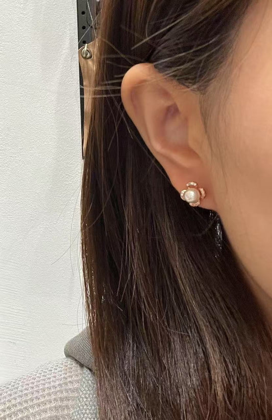 ❣ 水晶珍珠鑲鑽花朵耳環 ❣ (E250309)