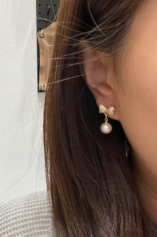 ❣ 鑲鑽蝴蝶結珍珠耳環 ❣ (E250308)