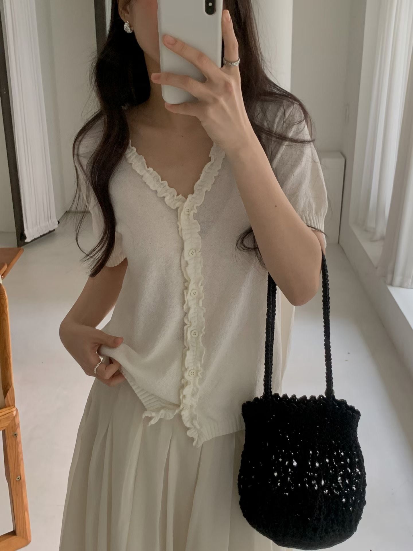 ♡浪漫荷葉滾邊V領排扣開襟上衣♡ (C260513)