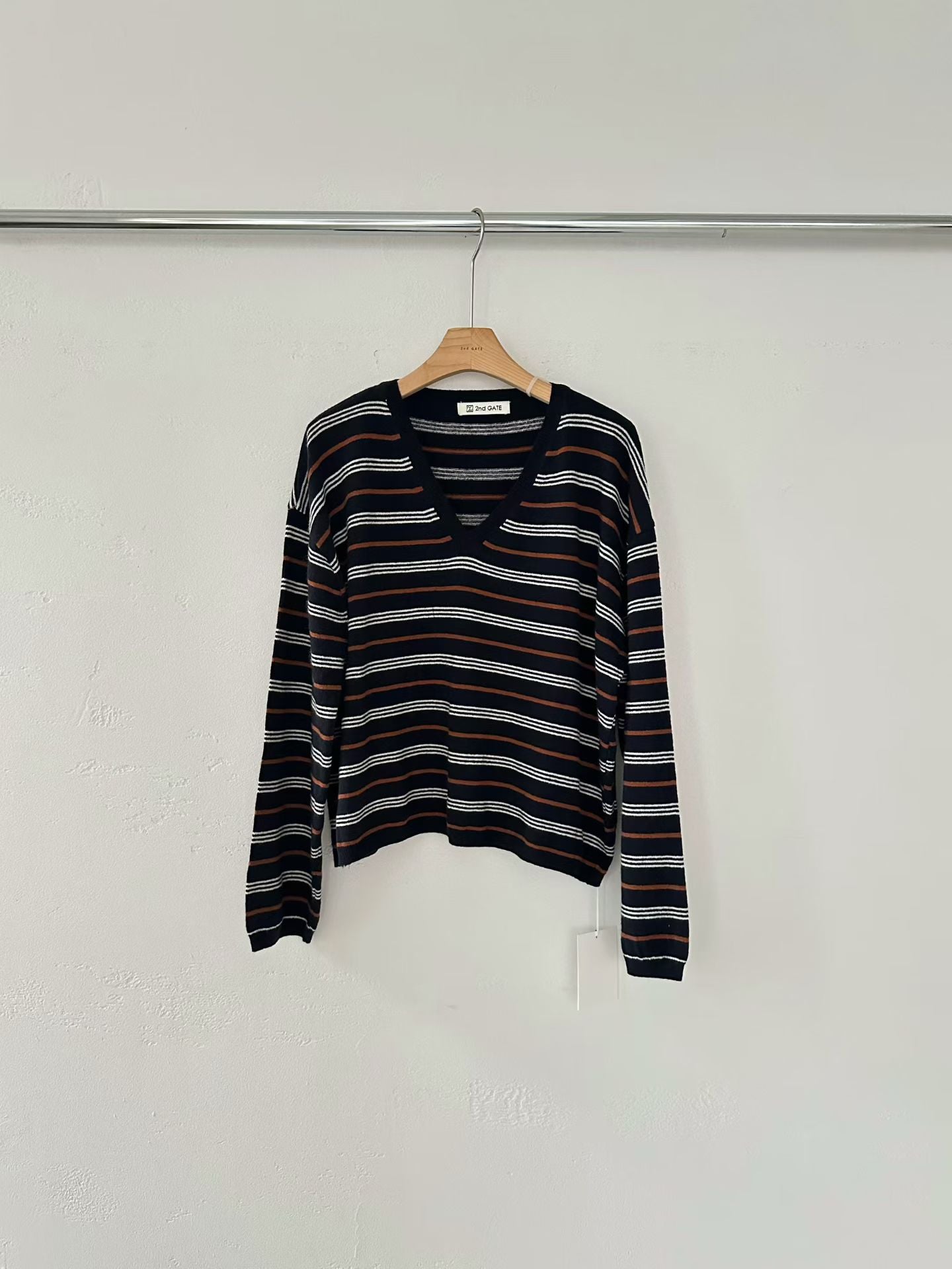 ♡文青感鬆身條紋V領上衣♡ (C251025)