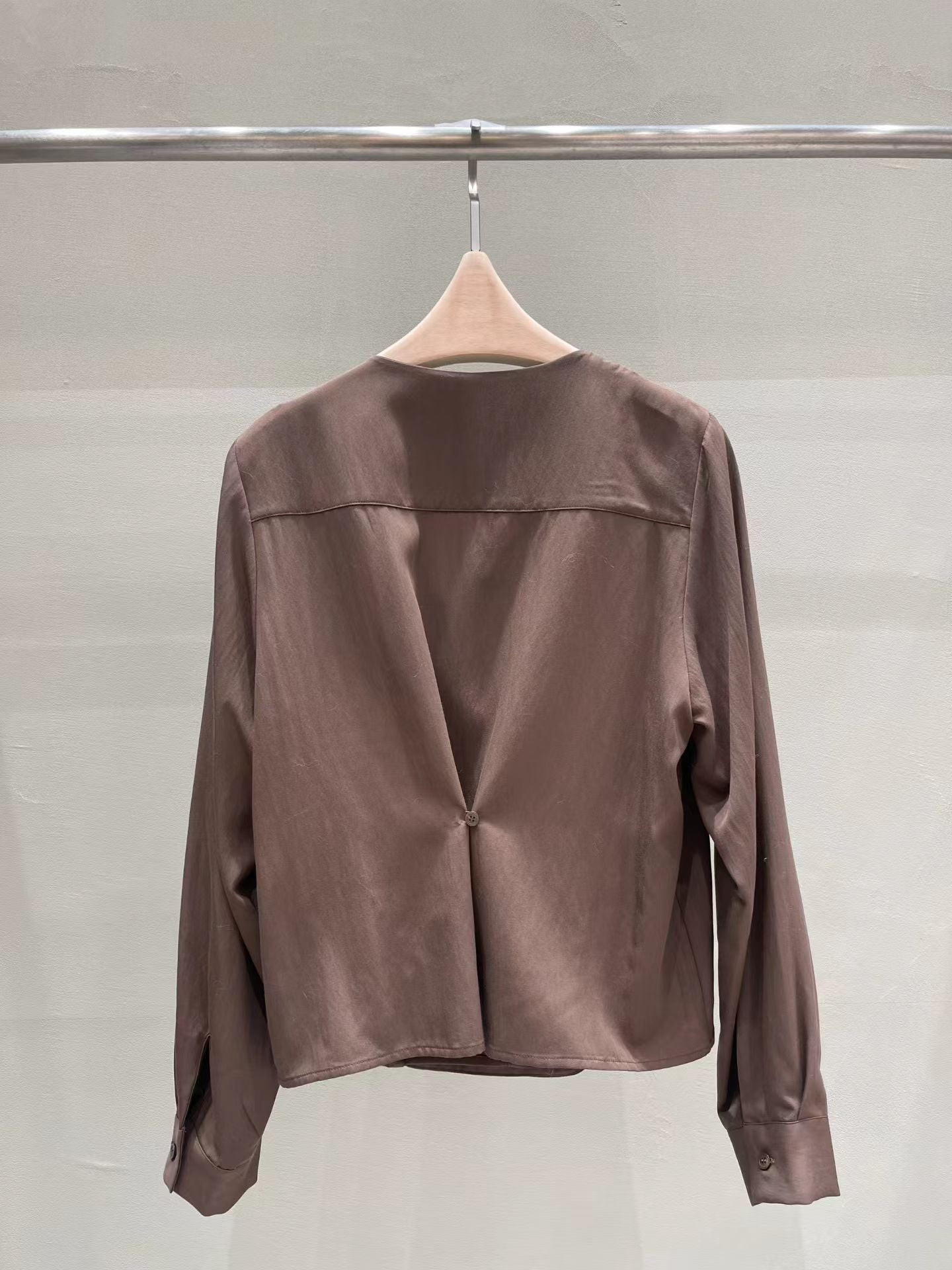 ♡氣質Oni家♡優雅垂領交疊設計感上衣 (C251228)