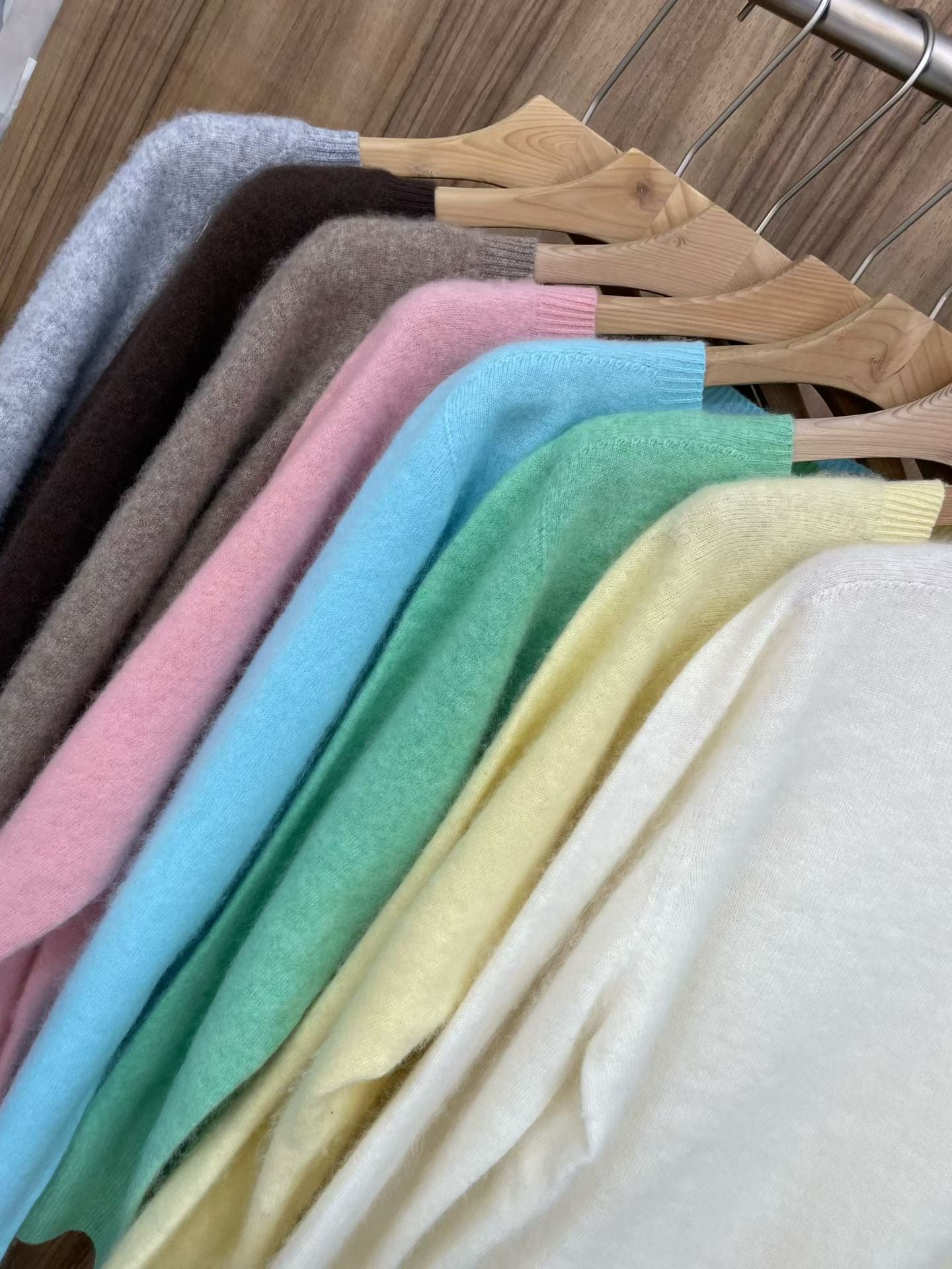 ♡多色亮眼圓領毛衣♡ (C251214)