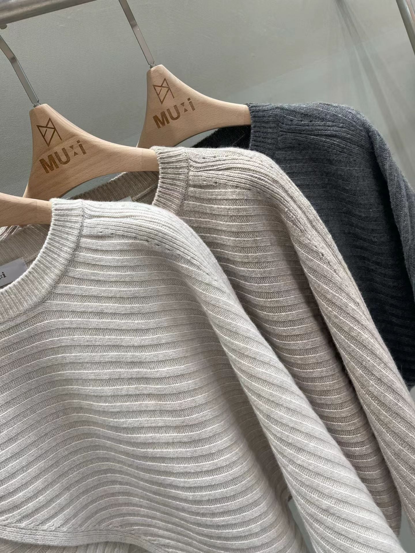 ♡氣質Oni家♡披肩感斜裁設計針織上衣 (C251226)