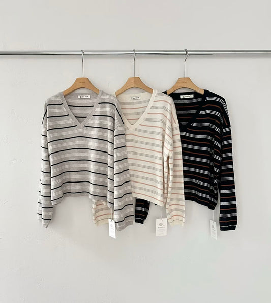 ♡文青感鬆身條紋V領上衣♡ (C251025)