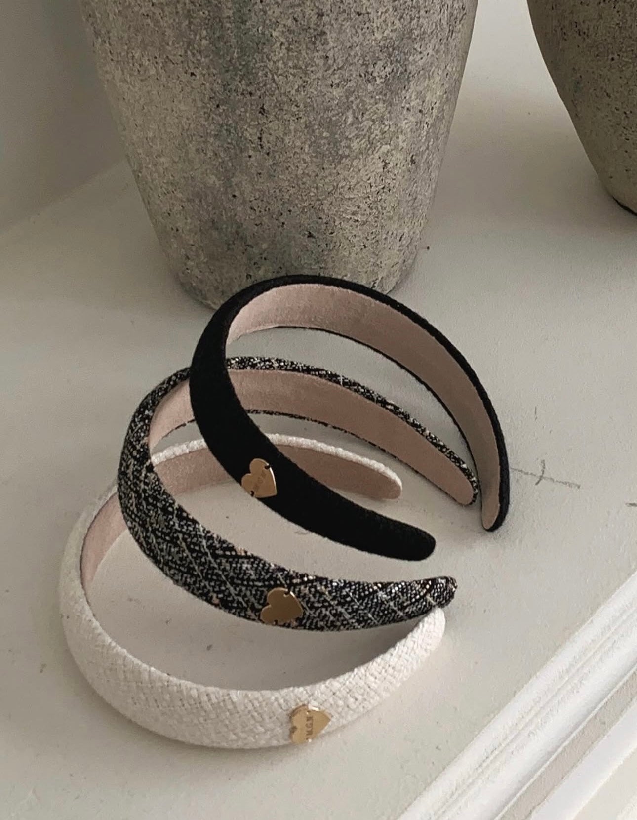 ♡質感手工小香金心Logo髮箍♡ (C251032)