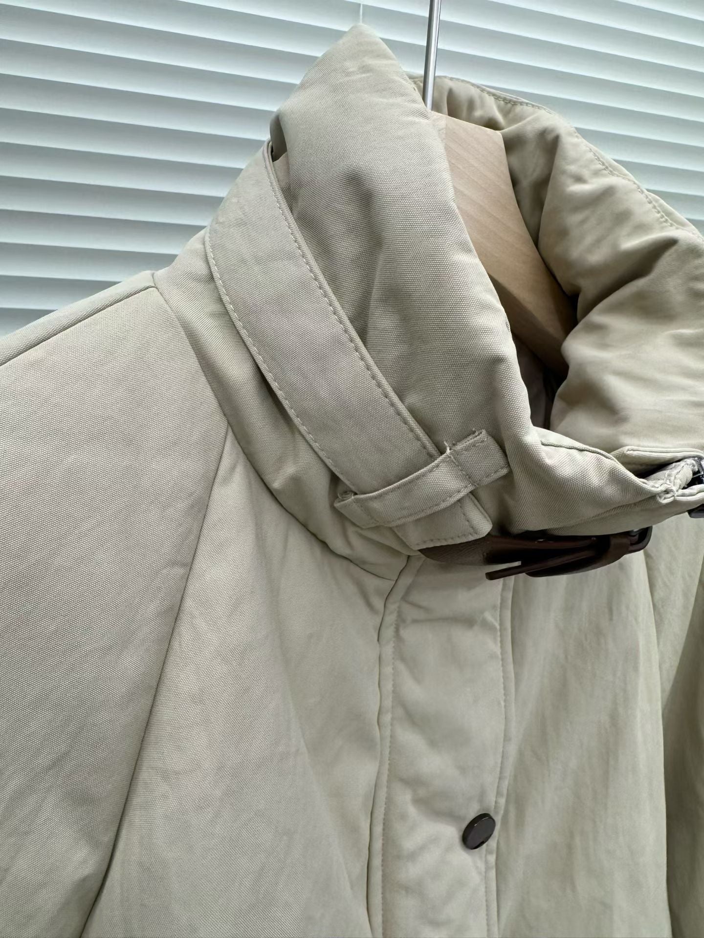 ♡帥氣質感扣帶暖絨外套♡ (C251221)