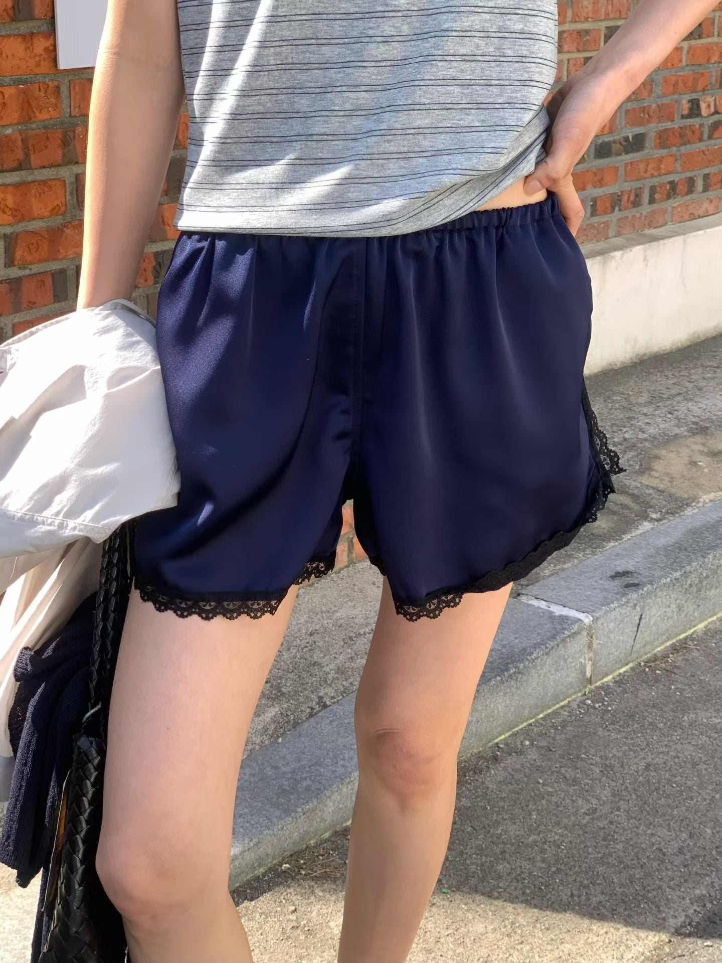 ♡奶油冰絲蕾絲短褲♡ (C260661)
