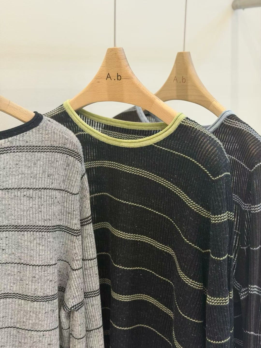 ♡輕盈微透感休閒條紋上衣♡ (C251155)