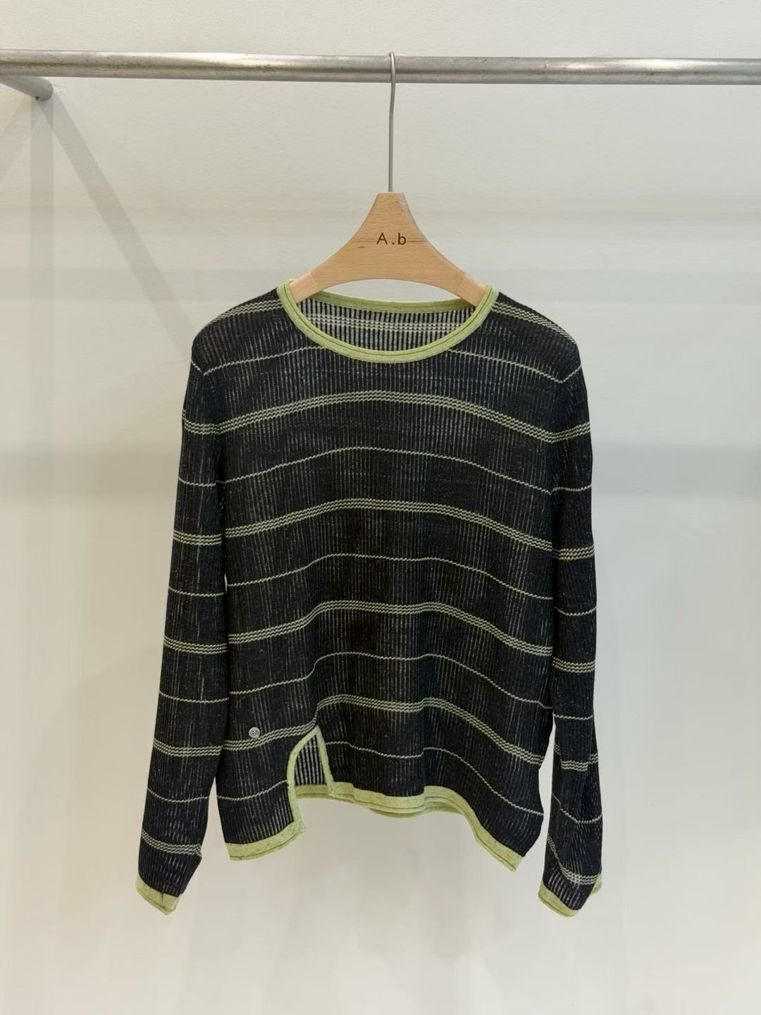 ♡輕盈微透感休閒條紋上衣♡ (C251155)