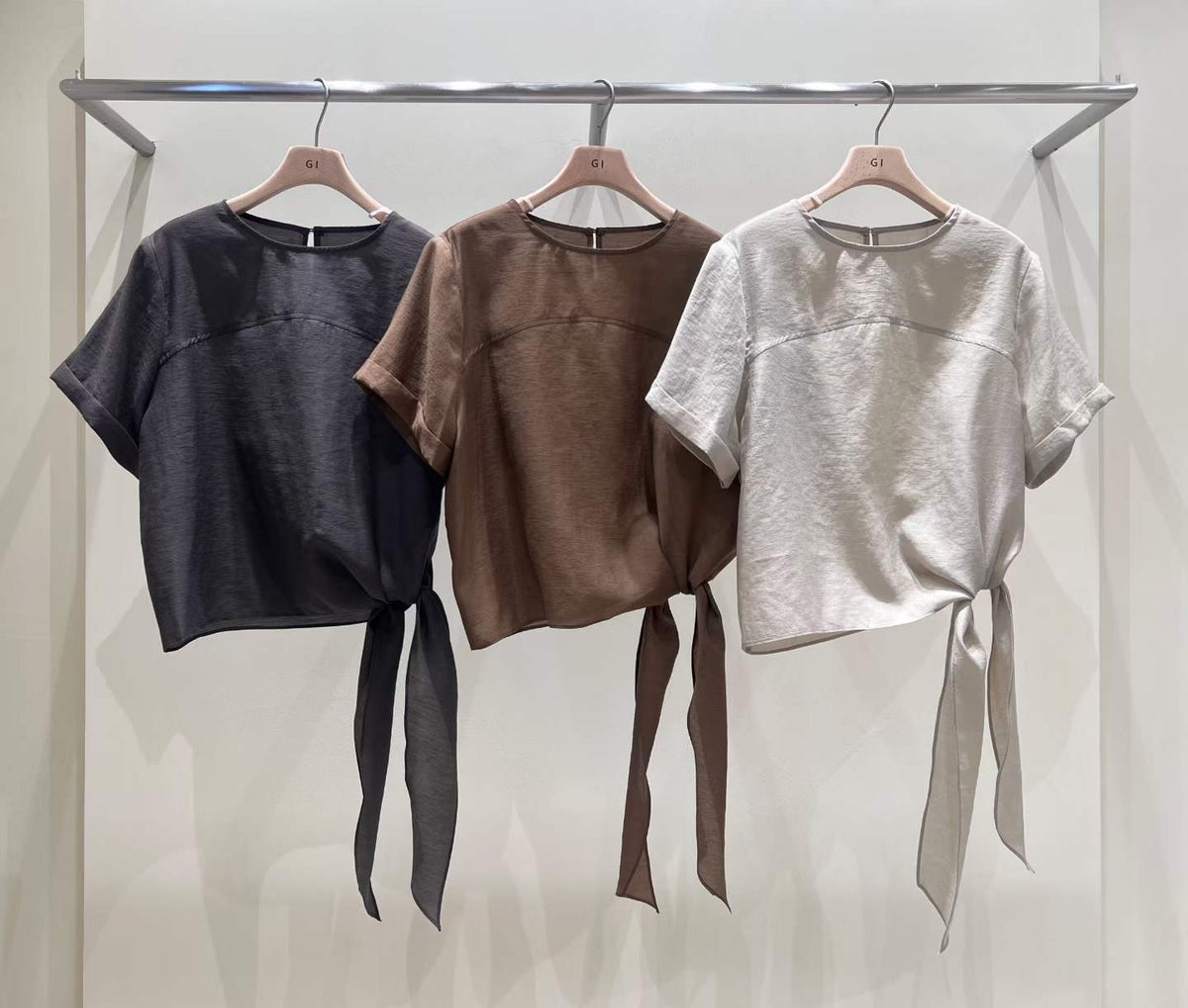 ♡Soft Knot 日常百搭綁結天絲短袖上衣♡ (C260915)