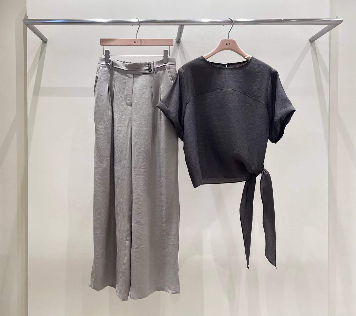 ♡Soft Knot 日常百搭綁結天絲短袖上衣♡ (C260915)