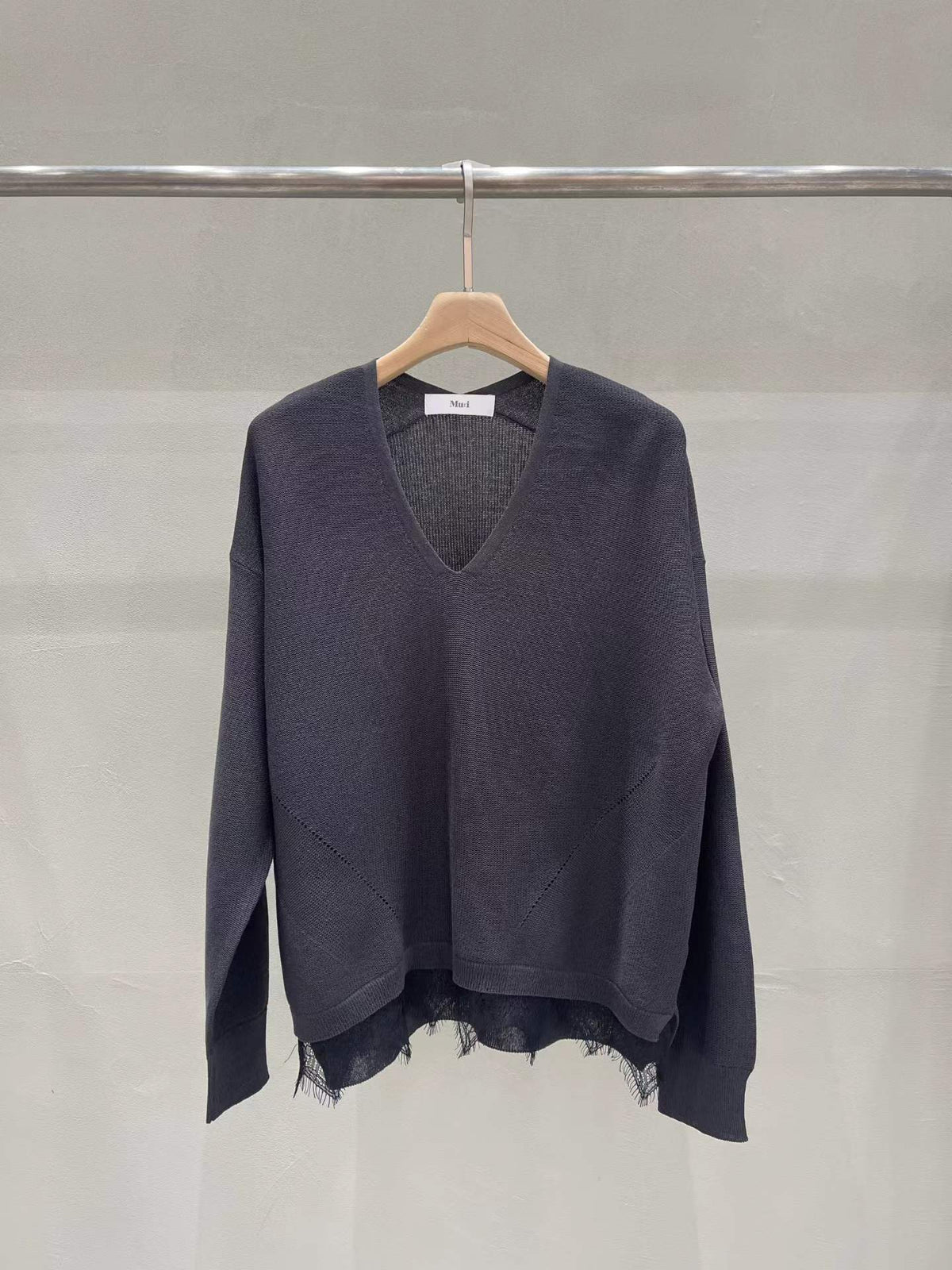 ♡Soft 蕾絲下擺寬鬆V領針織上衣♡ (C260926)