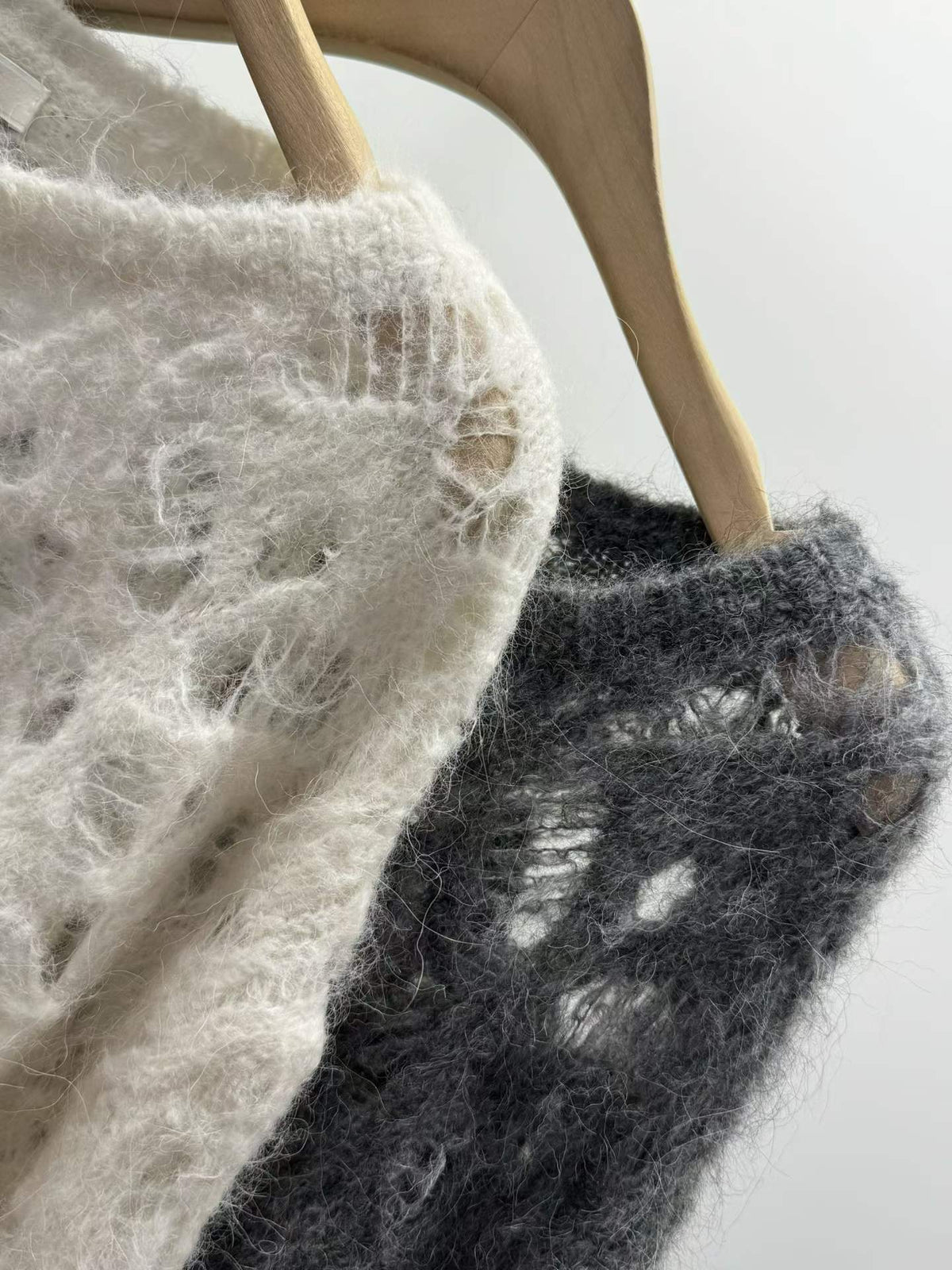 ♡輕柔質感雪花蕾絲簍空上衣♡ (C260907)
