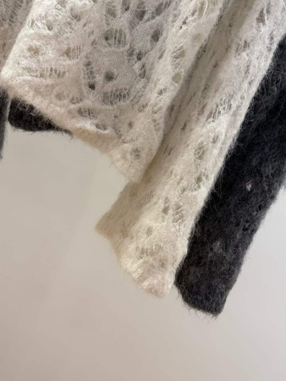♡輕柔質感雪花蕾絲簍空上衣♡ (C260907)