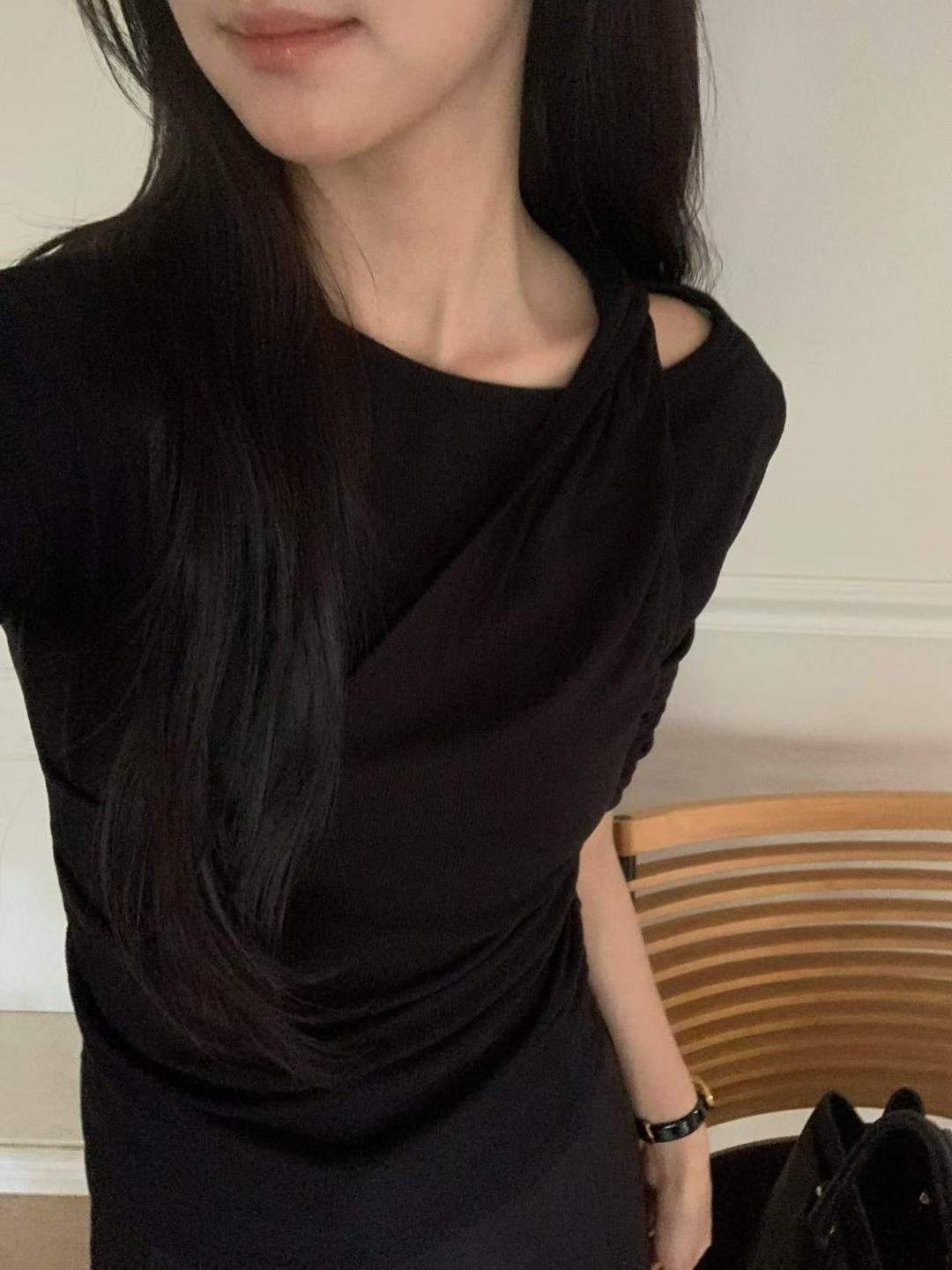 ♡顯瘦交疊抓皺露肩上衣♡ (C260952)