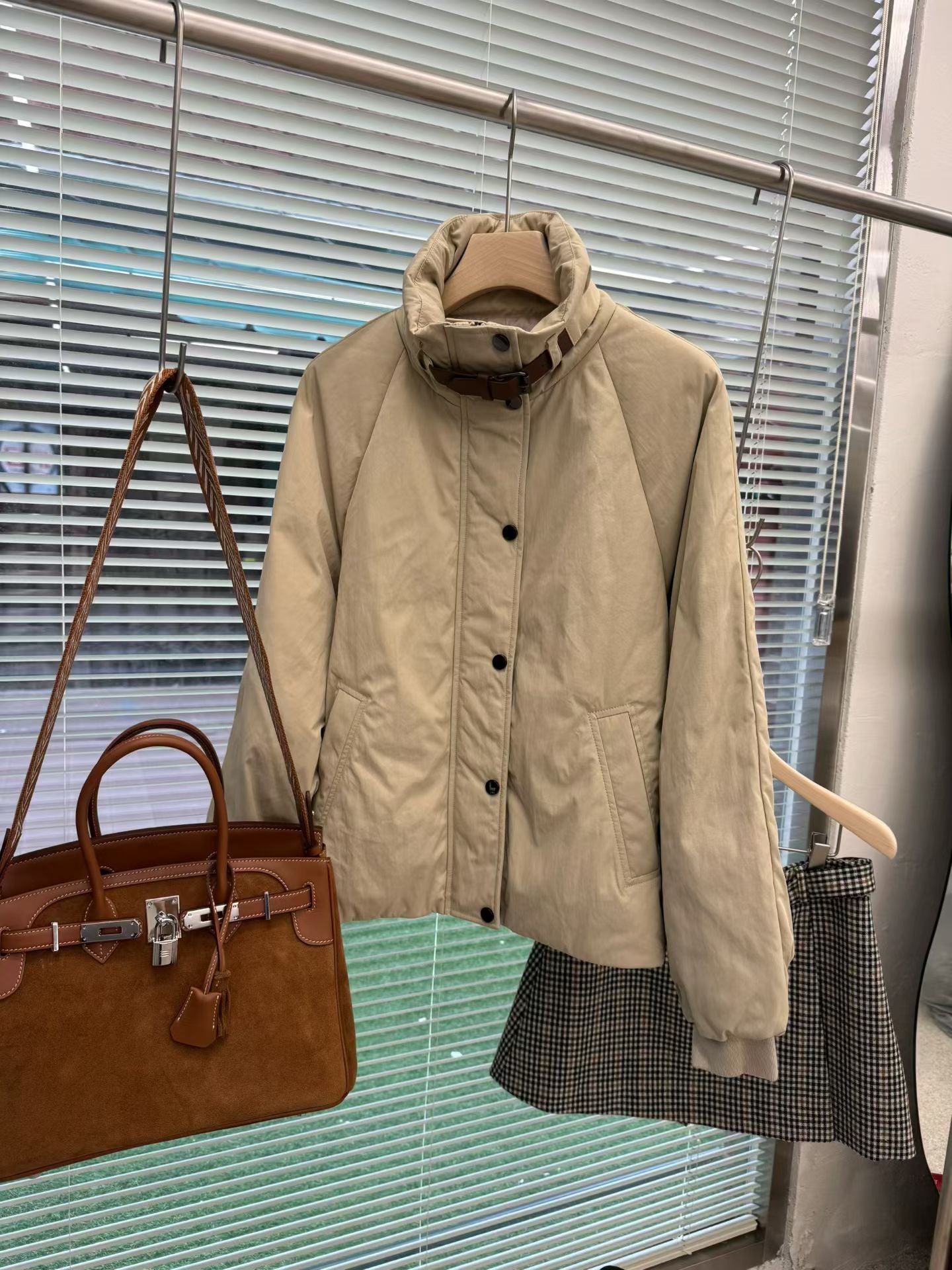 ♡帥氣質感扣帶暖絨外套♡ (C251221)