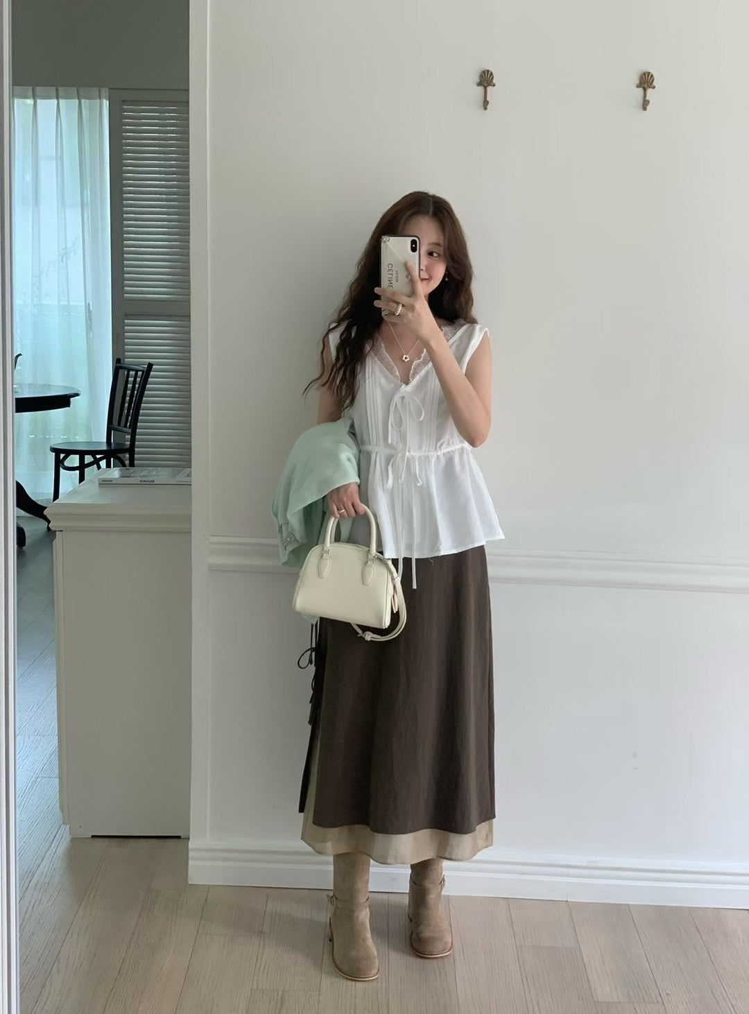 ♡法式蕾絲V領綁帶背心♡ (C250820)