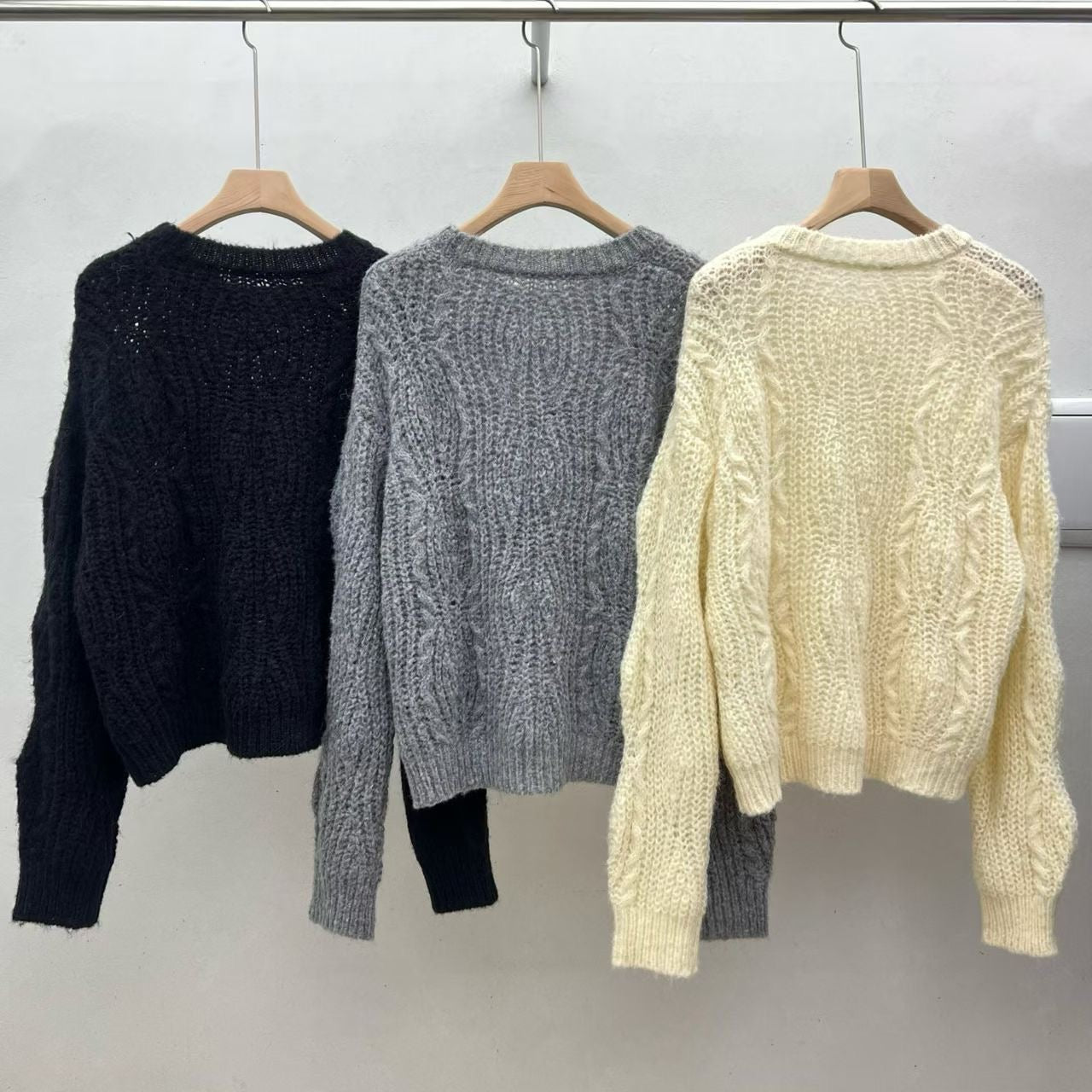 ♡冬日軟慵麻花洞洞毛衣♡ (C251229)