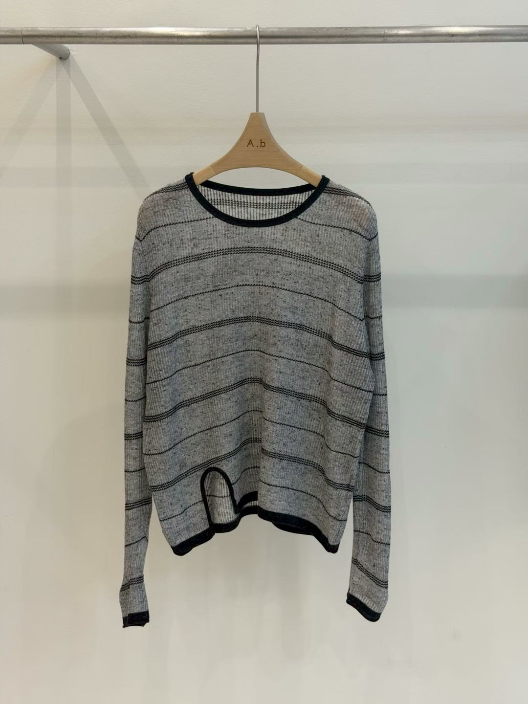 ♡輕盈微透感休閒條紋上衣♡ (C251155)