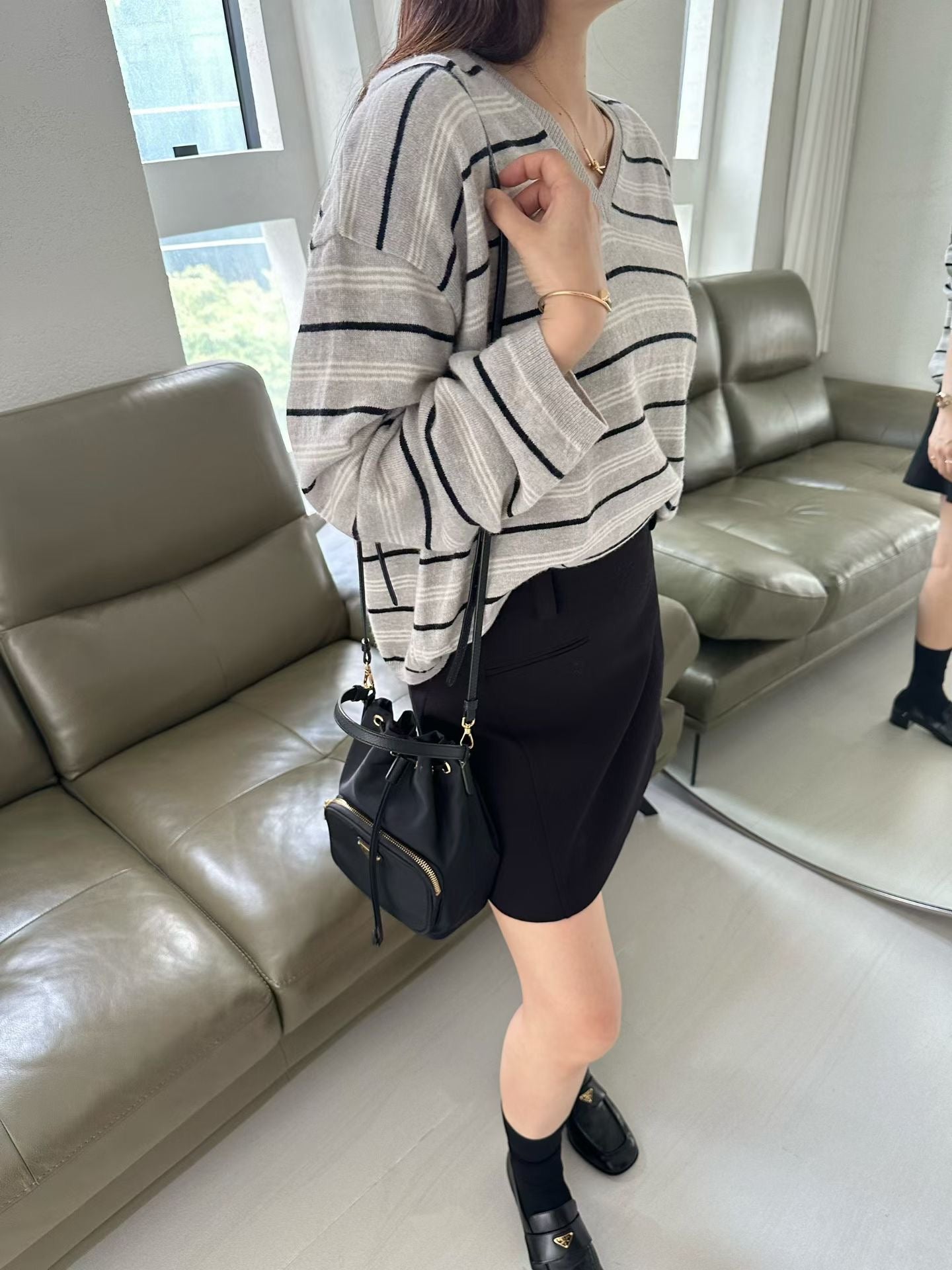 ♡文青感鬆身條紋V領上衣♡ (C251025)