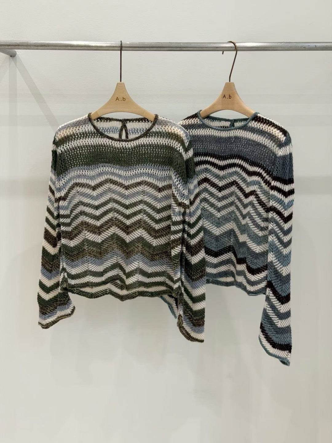 ♡復古感V浪山形紋透氣針織上衣♡ (C251157)