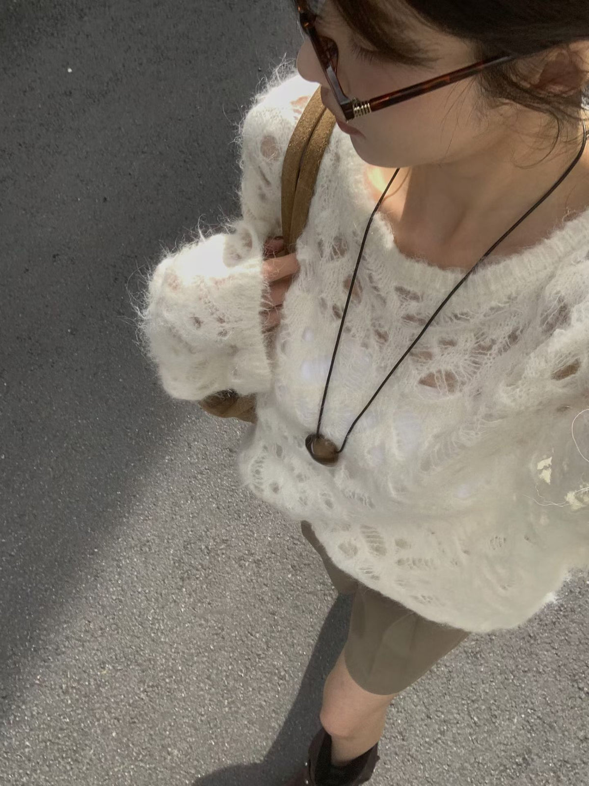♡輕柔質感雪花蕾絲簍空上衣♡ (C260907)