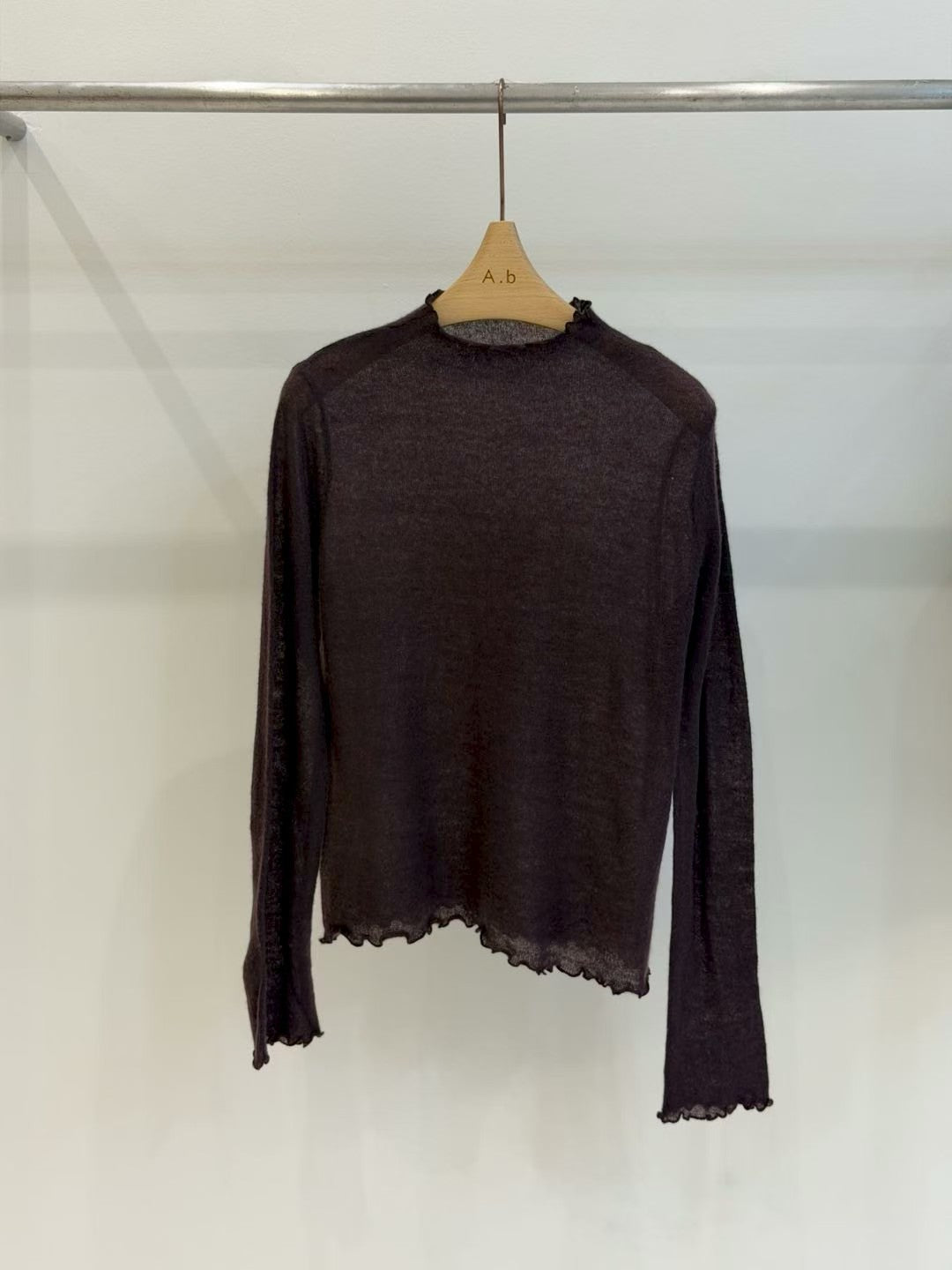 ♡細緻輕暖質感木耳邊打底衣♡ (C251156)