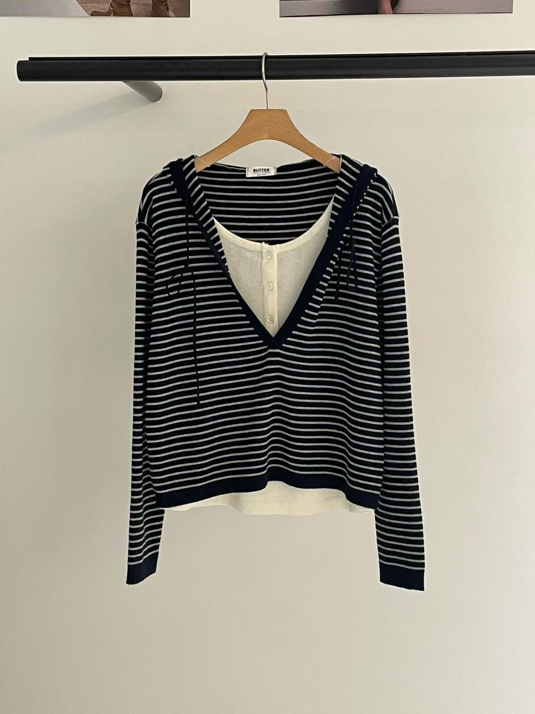 ♡法式假兩件式條紋V領Hoodie Knit♡ (C250933)