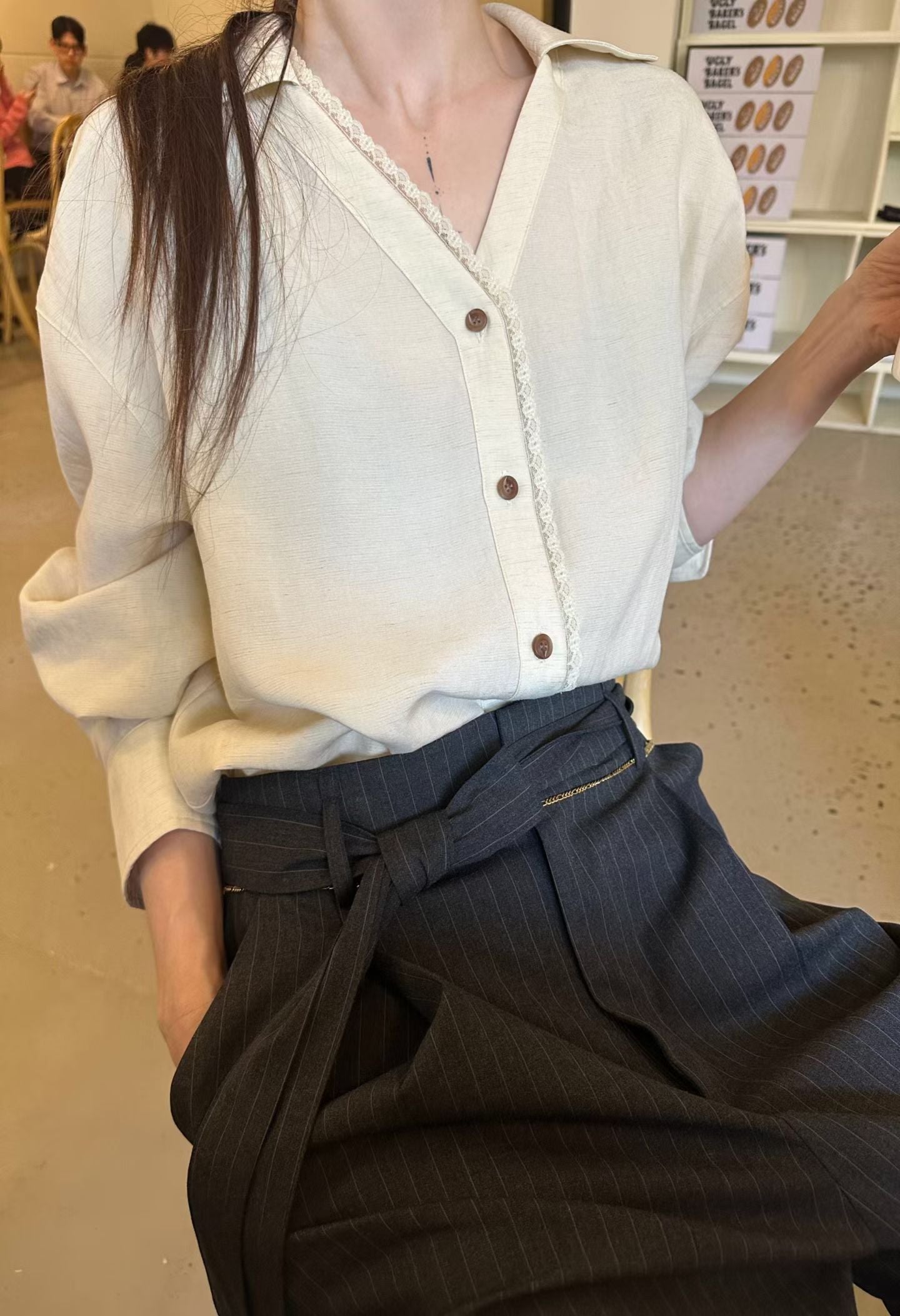 ♡細緻蕾絲滾邊質感襯衫♡ (C260424)