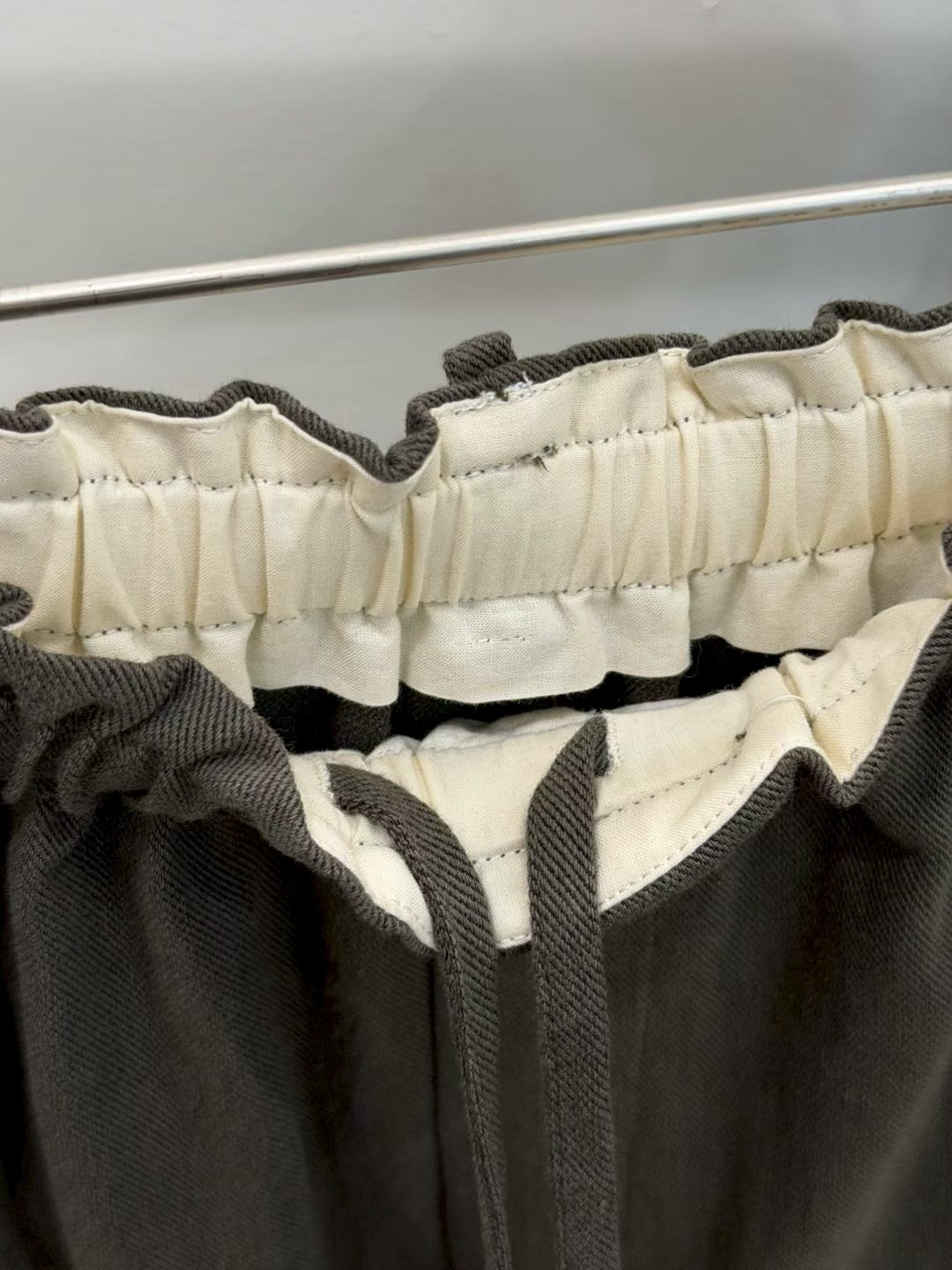 ♡率性舒適微工裝寬版彎刀褲♡ (C251161)