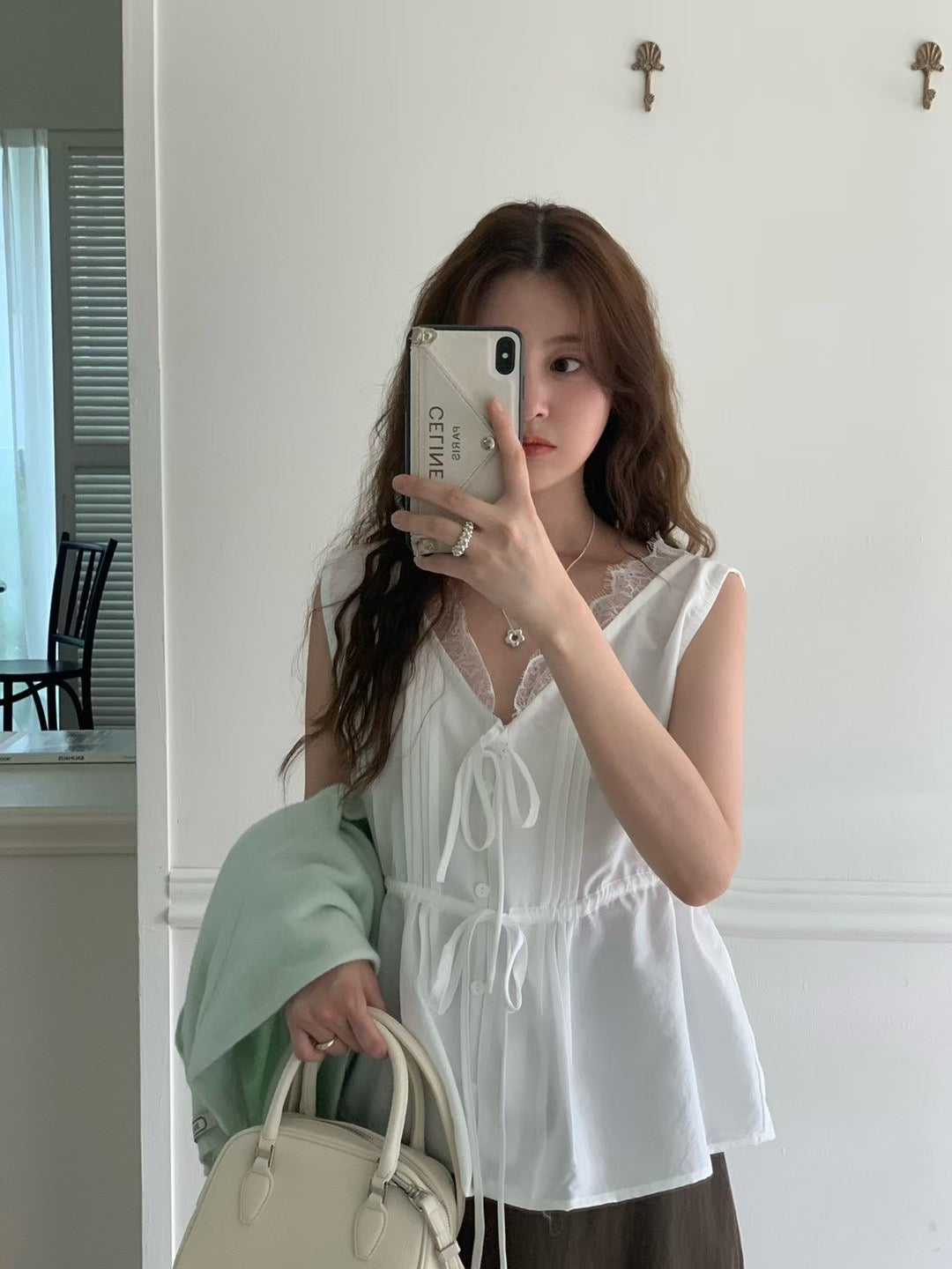 ♡法式蕾絲V領綁帶背心♡ (C250820)