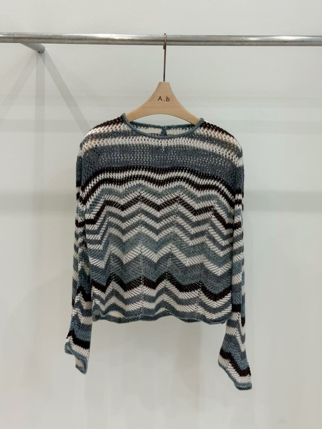 ♡復古感V浪山形紋透氣針織上衣♡ (C251157)