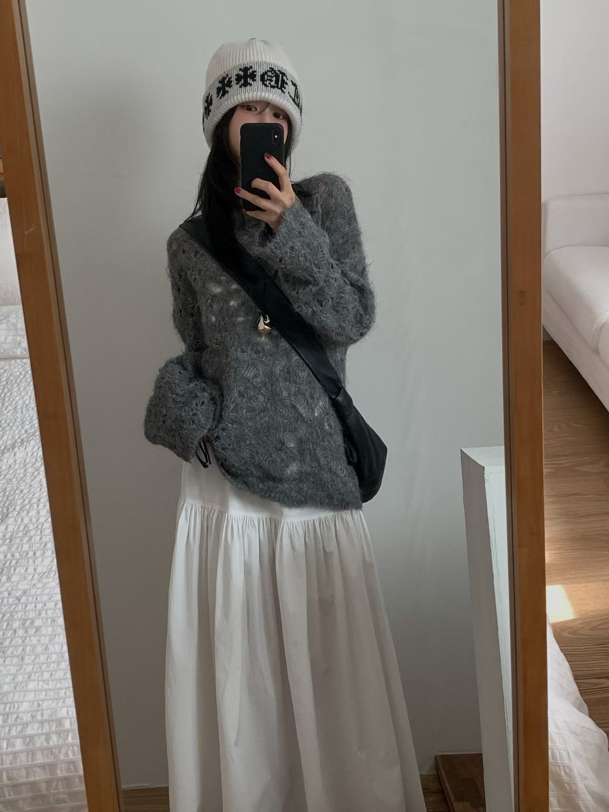 ♡輕柔質感雪花蕾絲簍空上衣♡ (C260907)