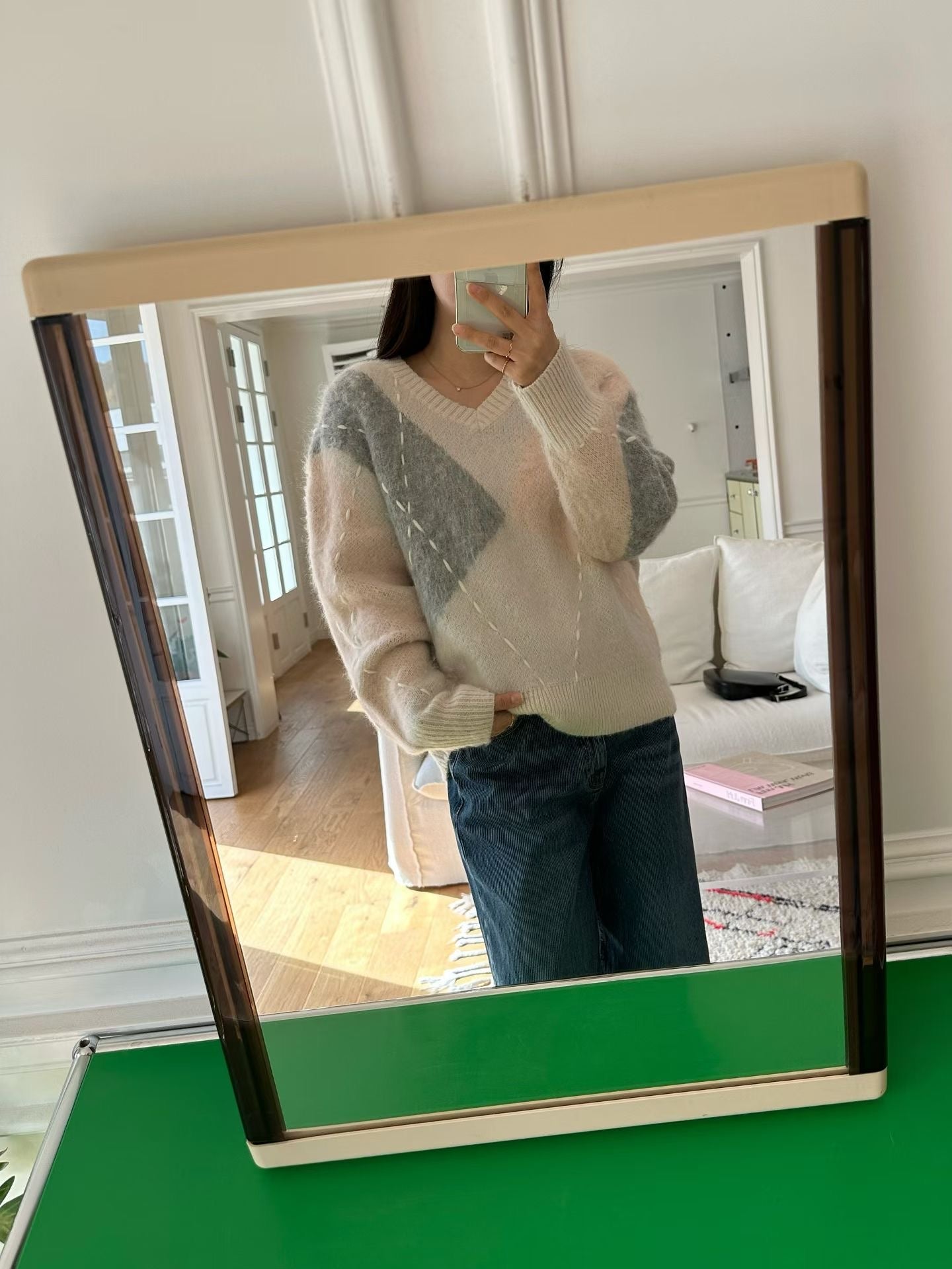 ♡柔霧拼色手縫線菱格V領毛衣♡ (C251235)