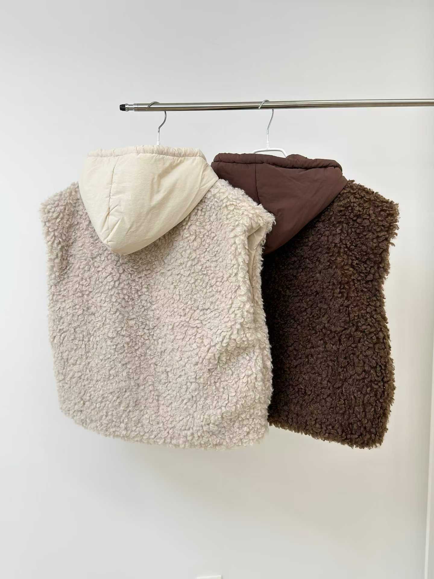 ♡雙面QQ暖毛連帽背心♡ (C251249)