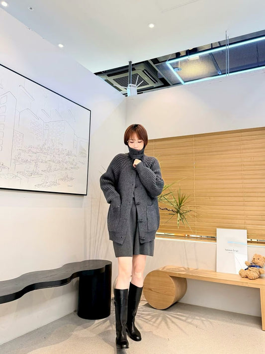 ♡重磅羊毛牛角釦極暖厚針織外套♡ (C251158)