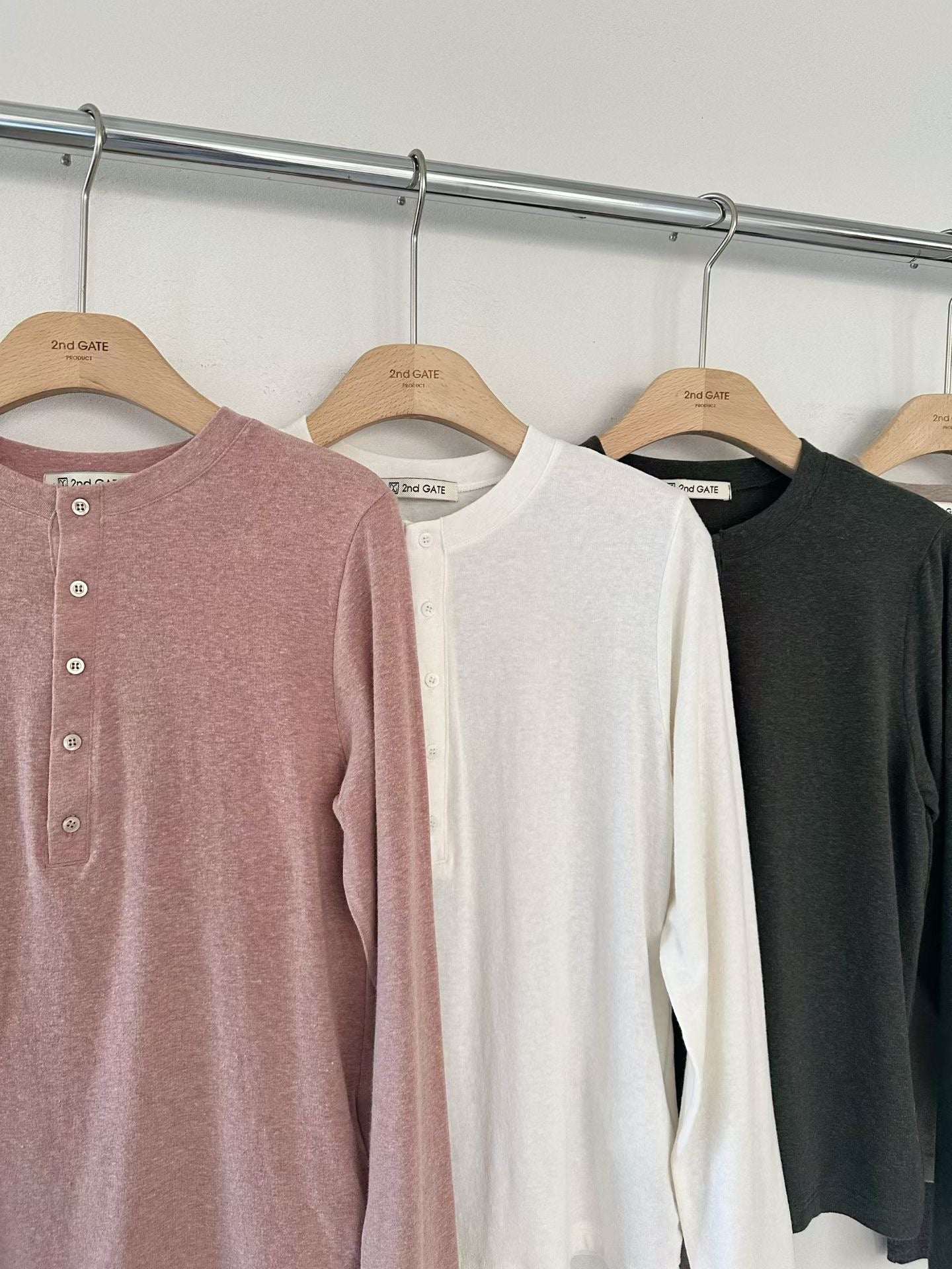 ♡柔彈親膚亨利領長袖上衣♡ (C251113)