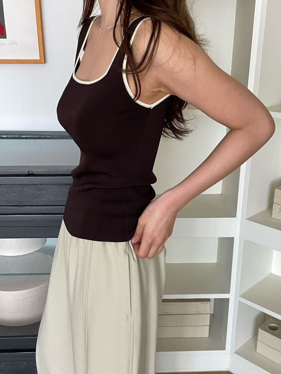 ♡百搭必收撞色滾邊方領背心♡ (C260409)
