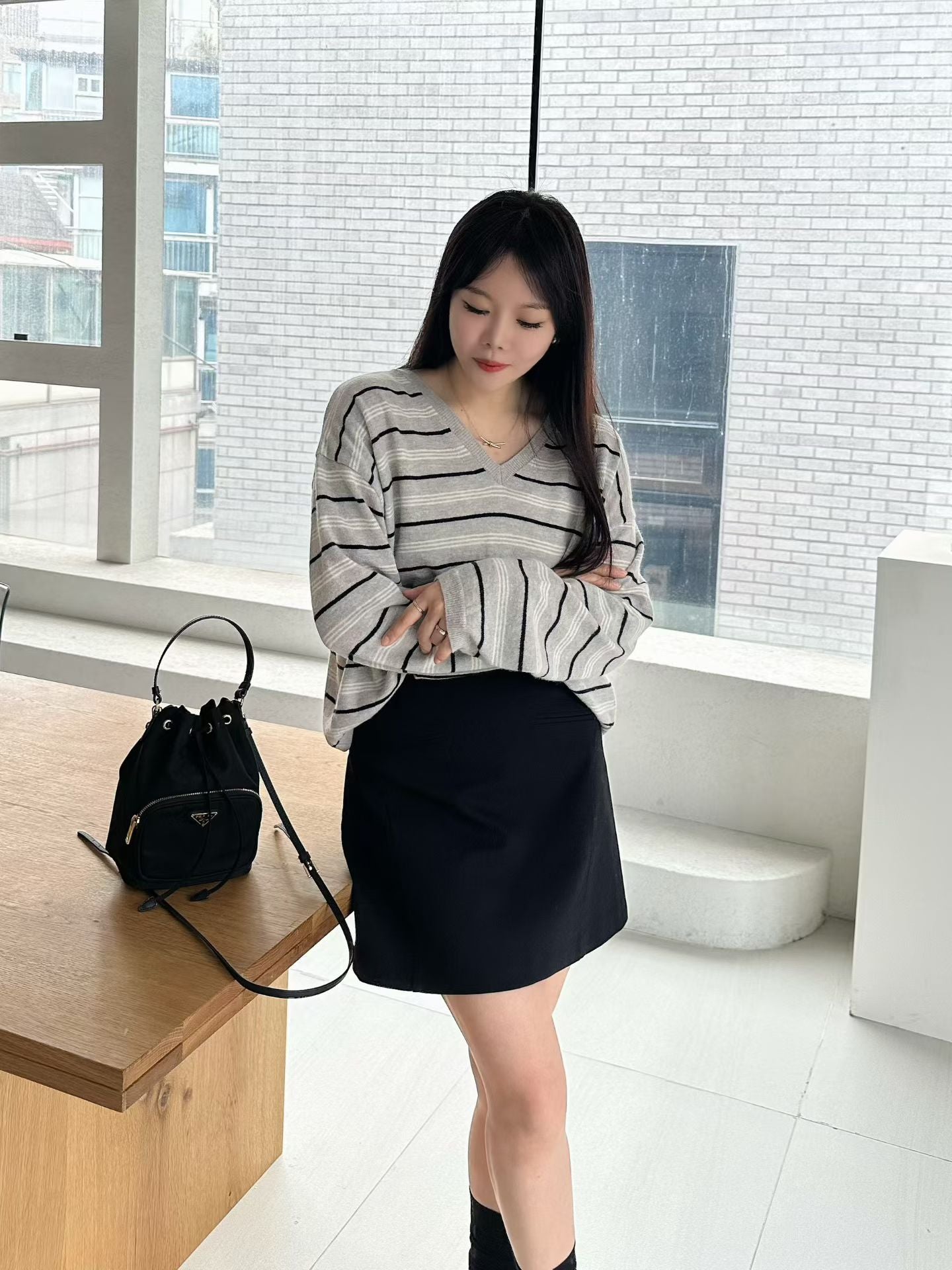 ♡文青感鬆身條紋V領上衣♡ (C251025)