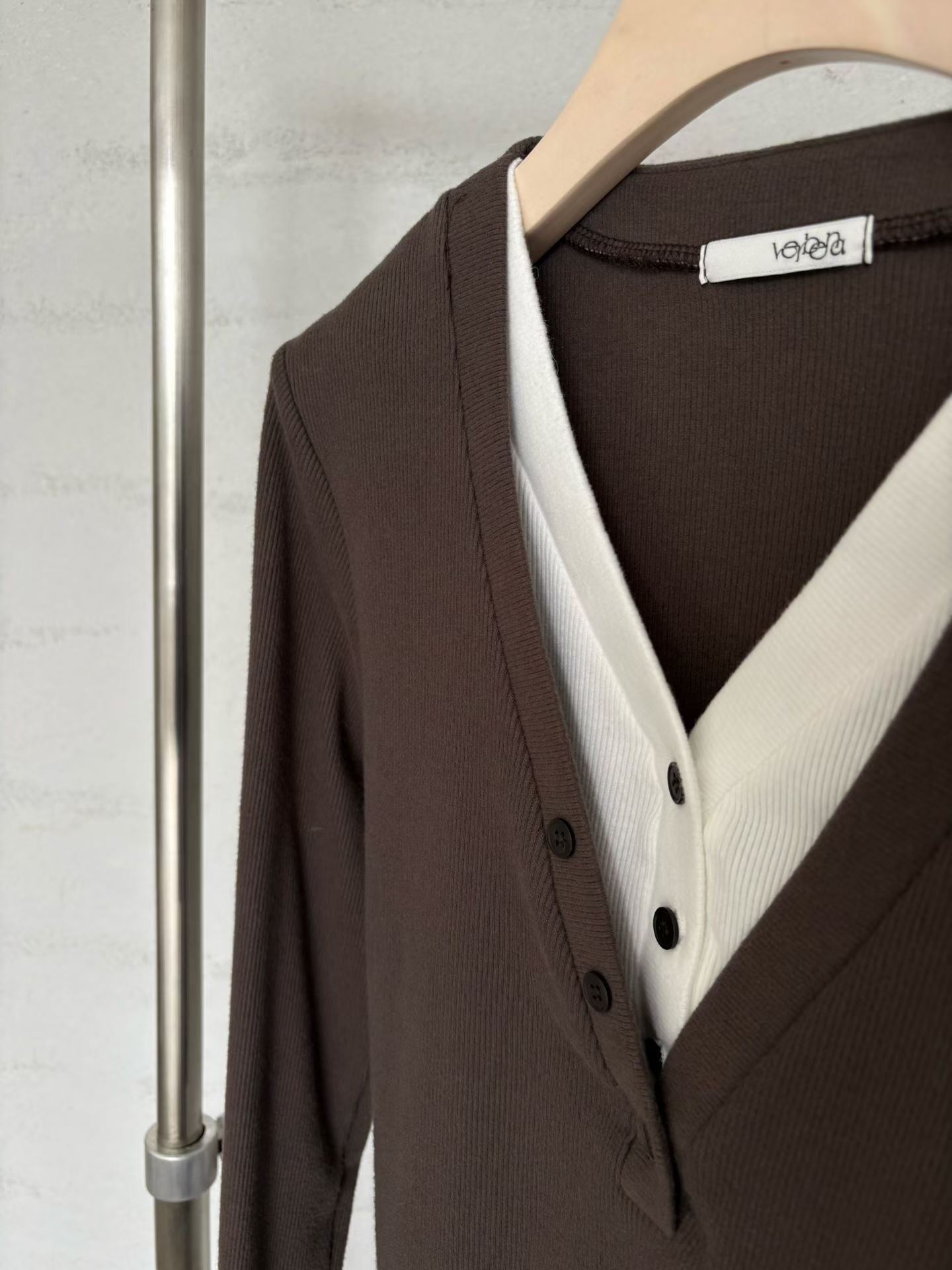 ♡雙層領線假兩件V領上衣♡ (C251255)