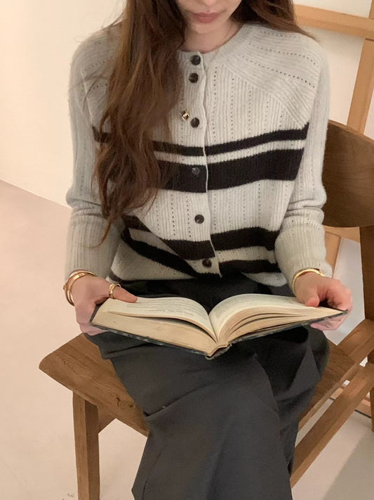 ♡氣質Oni家♡特殊拉格蘭鏤空條紋開衫 (C251136)