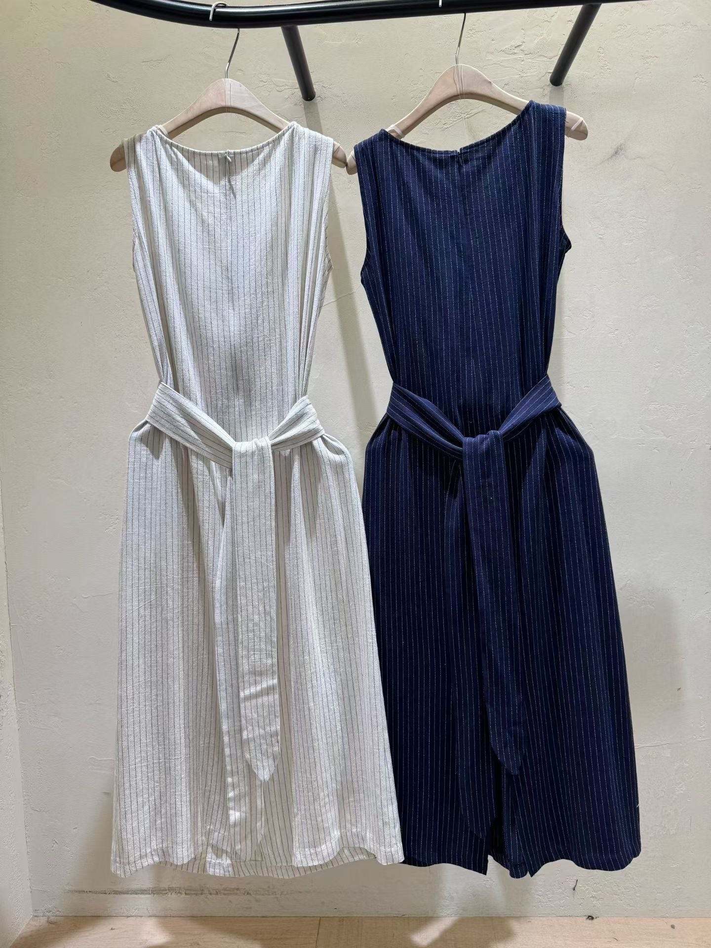 ♡法式扭結顯瘦直紋洋裝♡ (C260537)