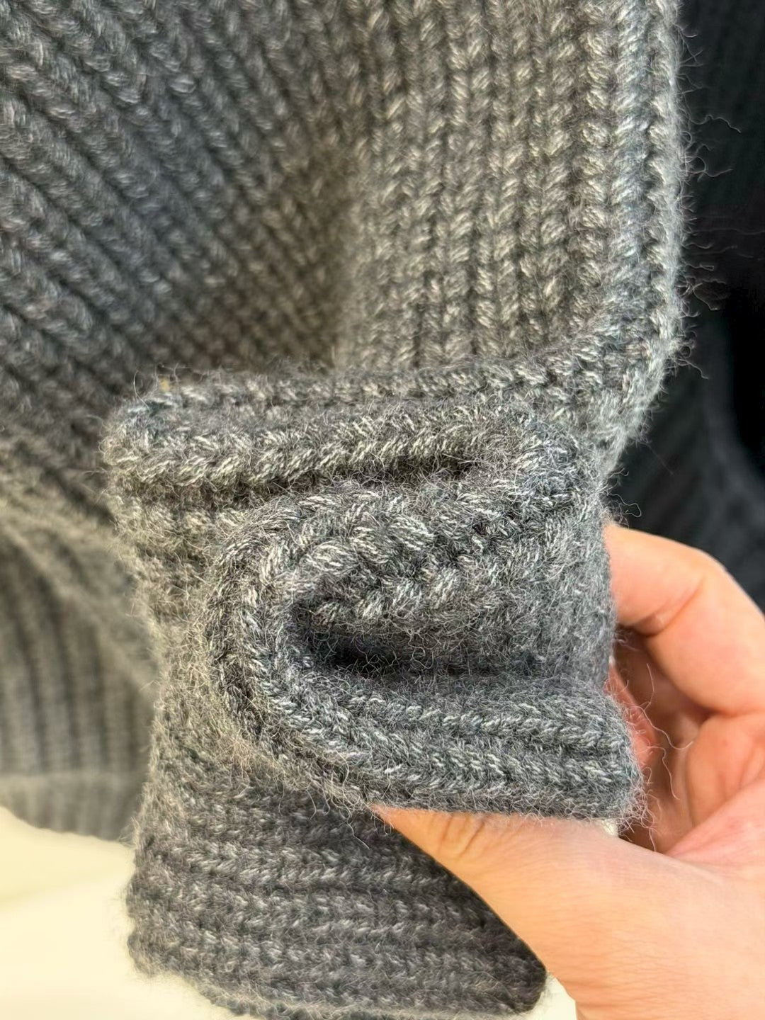 ♡重磅羊毛牛角釦極暖厚針織外套♡ (C251158)