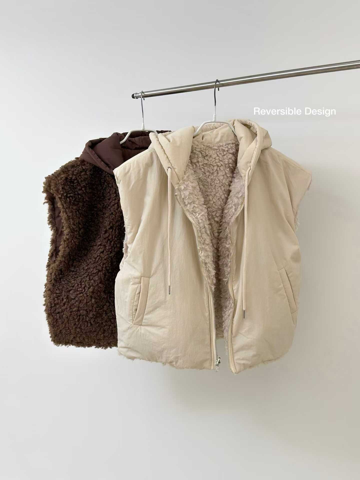 ♡雙面QQ暖毛連帽背心♡ (C251249)