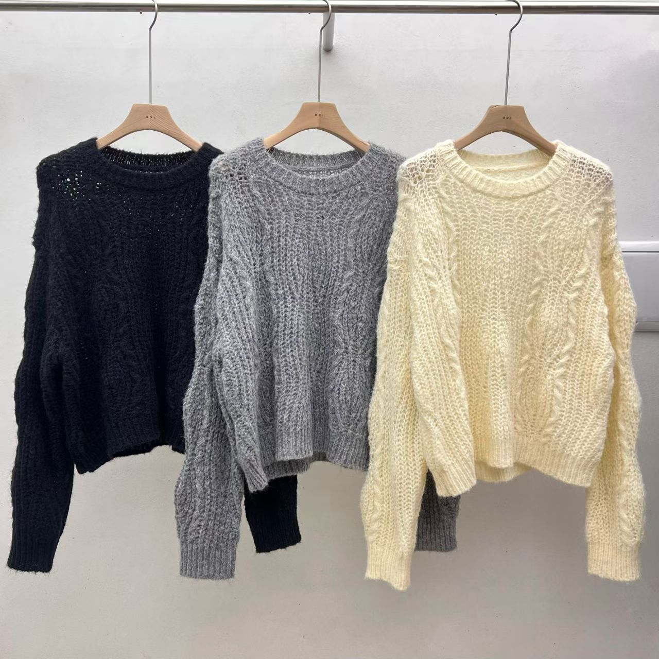 ♡冬日軟慵麻花洞洞毛衣♡ (C251229)