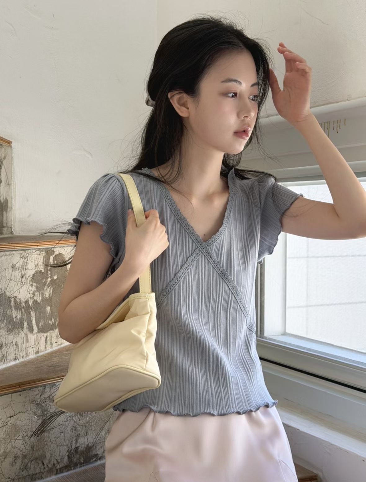 ♡百搭交叉V領顯瘦坑紋上衣♡ (C260656)