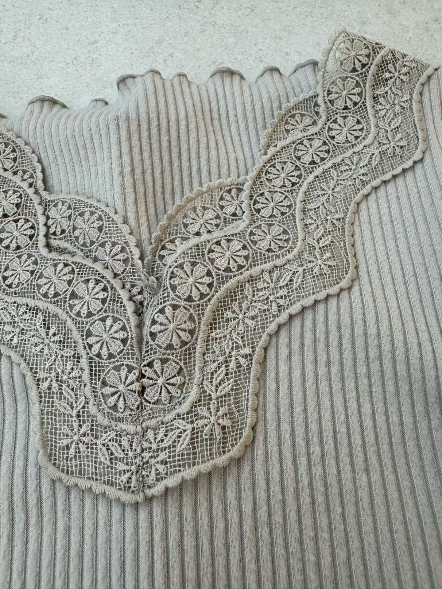 ♡浪漫鏤空蕾絲針織背心♡ (C251220)