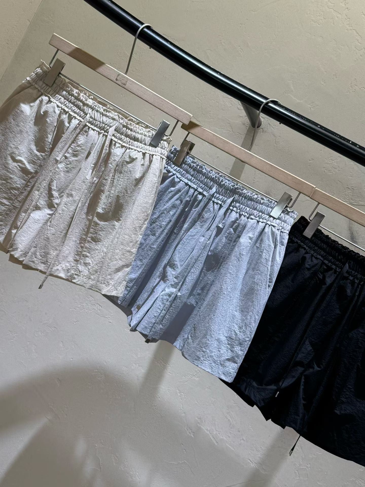 ♡極簡輕量百搭休閒鬆緊短褲♡ (C260541)